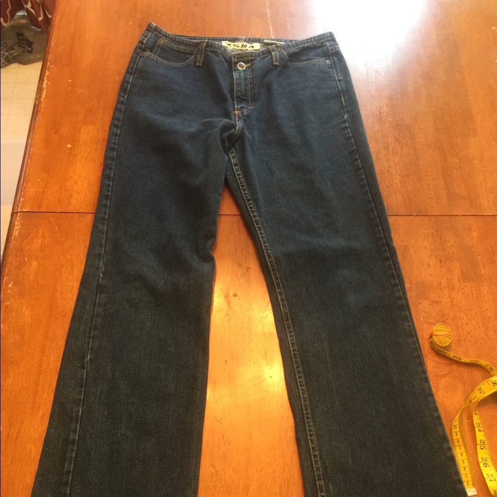 Zena ladies jeans size 12. Very unique
